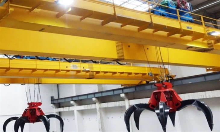 Crane With Clamshell Bucket