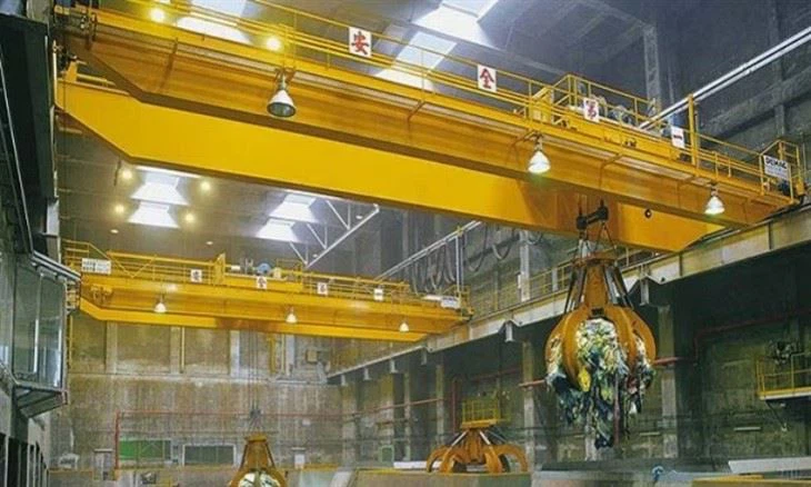 Crane With Clamshell Bucket